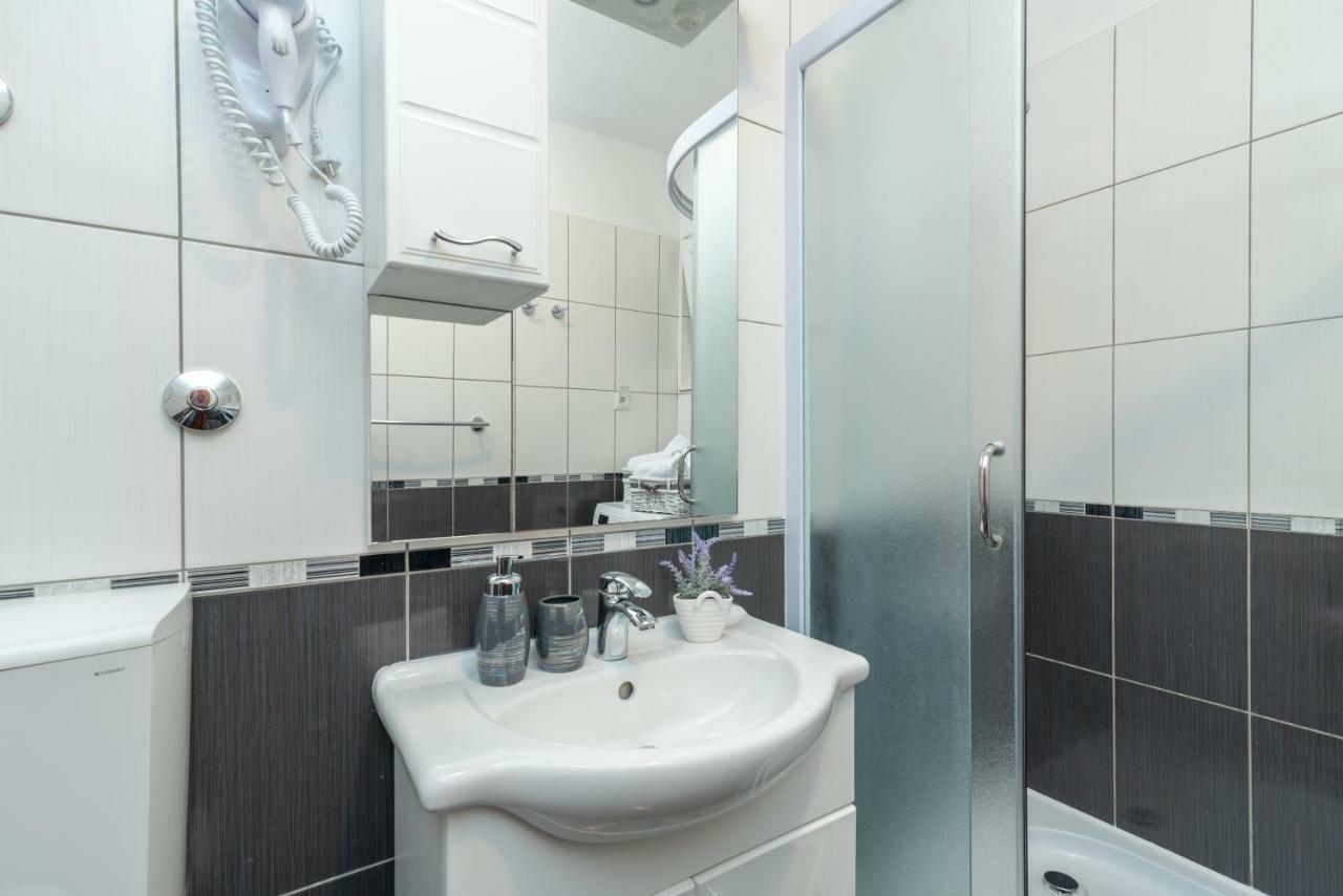 Apartments Villa Jelena 希杰·弗朗吉卡 外观 照片
