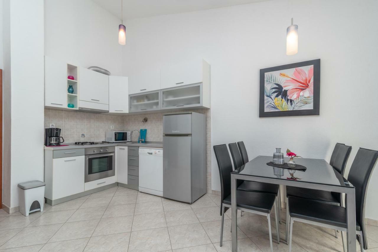 Apartments Villa Jelena 希杰·弗朗吉卡 外观 照片
